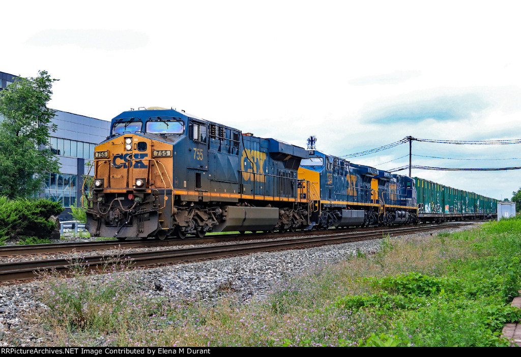 CSX 753 on M-409